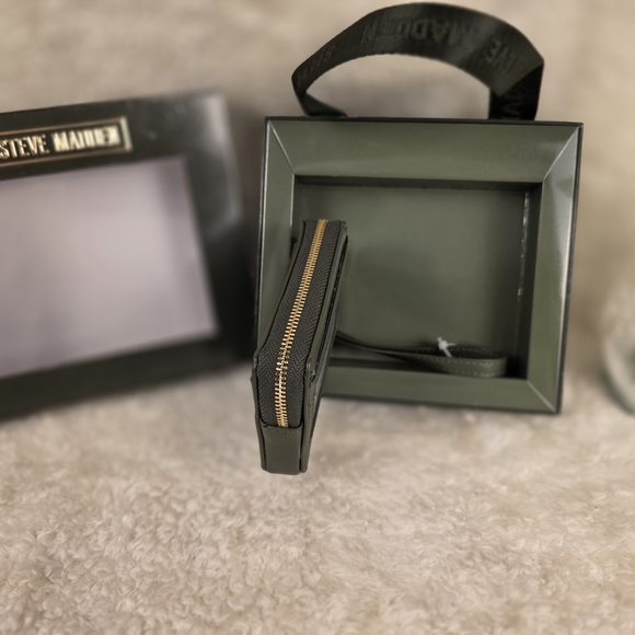 Steve Madden Olive Cardholder Wallet - Picture 3 of 4